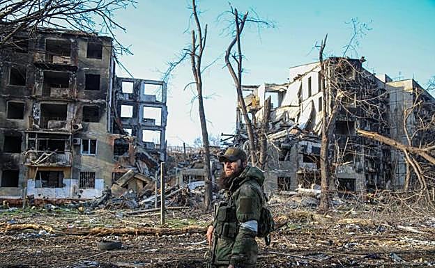 Zelenski: «Si Moscú aniquila a nuestros chicos en Mariúpol no habrá negociación»