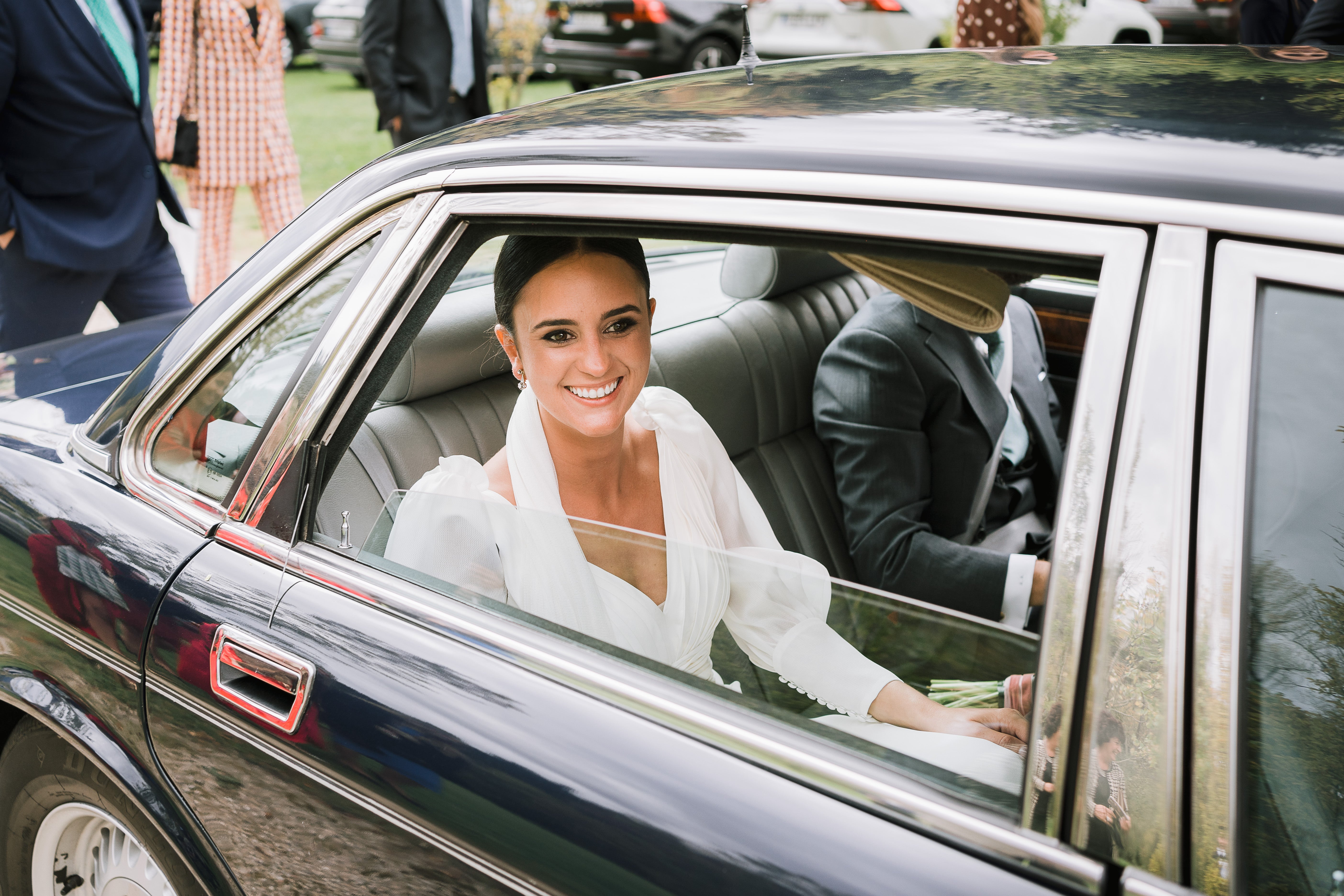 Fotos: Un vestido desmontable y un velo diferente: así fue la boda de Itziar en Amorebieta