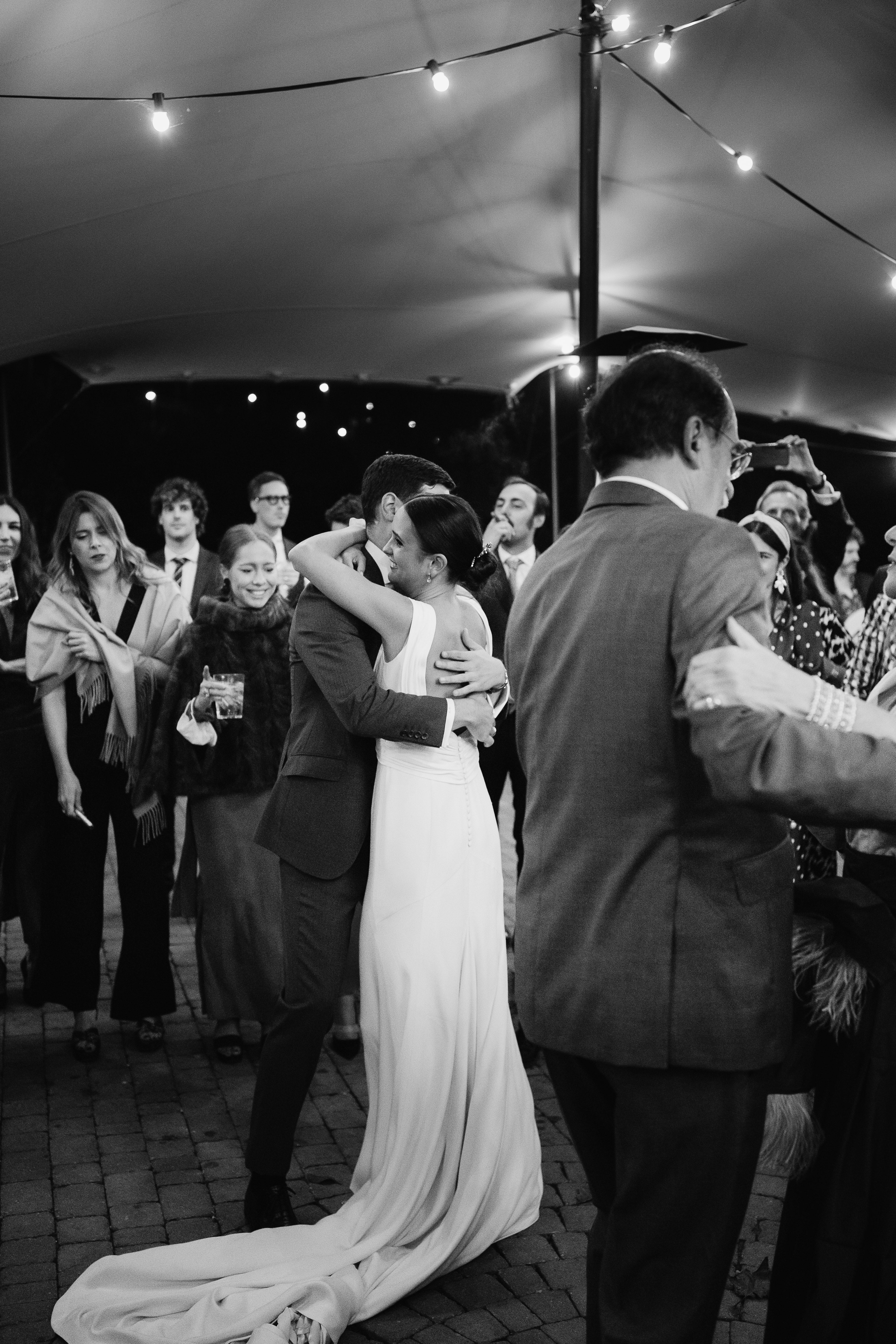 Fotos: Un vestido desmontable y un velo diferente: así fue la boda de Itziar en Amorebieta