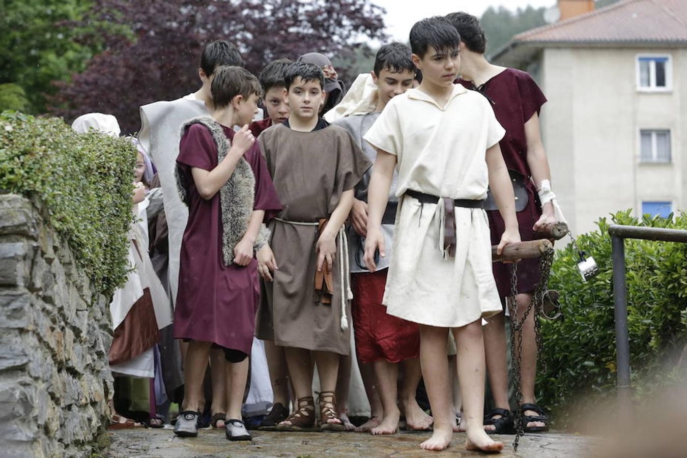 Fotos: Los niños reviven La Pasión en Balmaseda