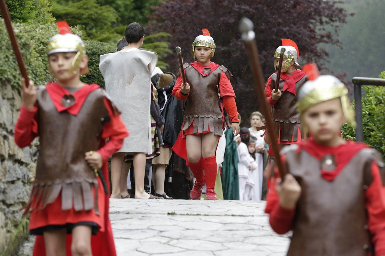 Fotos: Los niños reviven La Pasión en Balmaseda