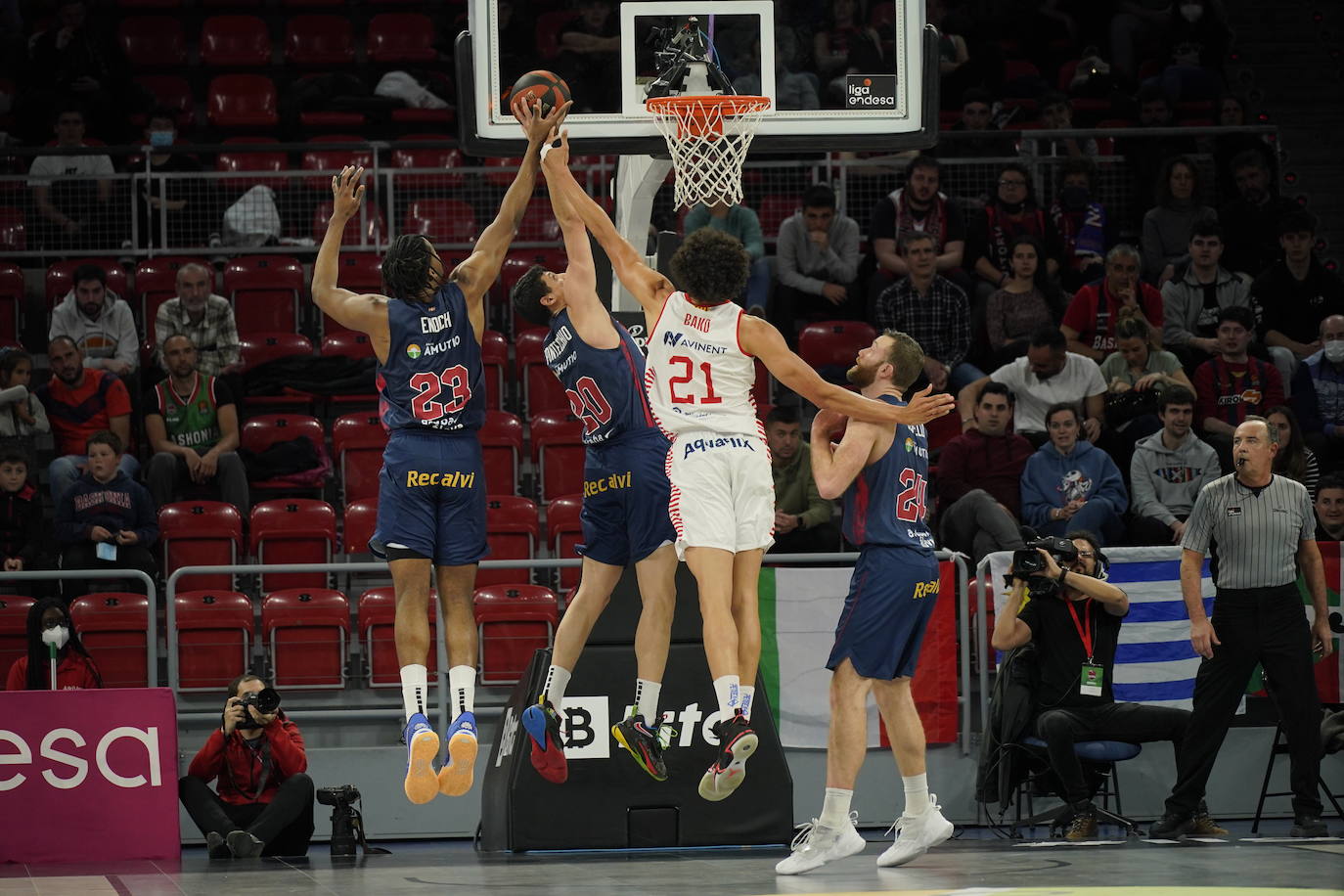 Fotos: Las mejores imágenes del Baskonia-Manresa