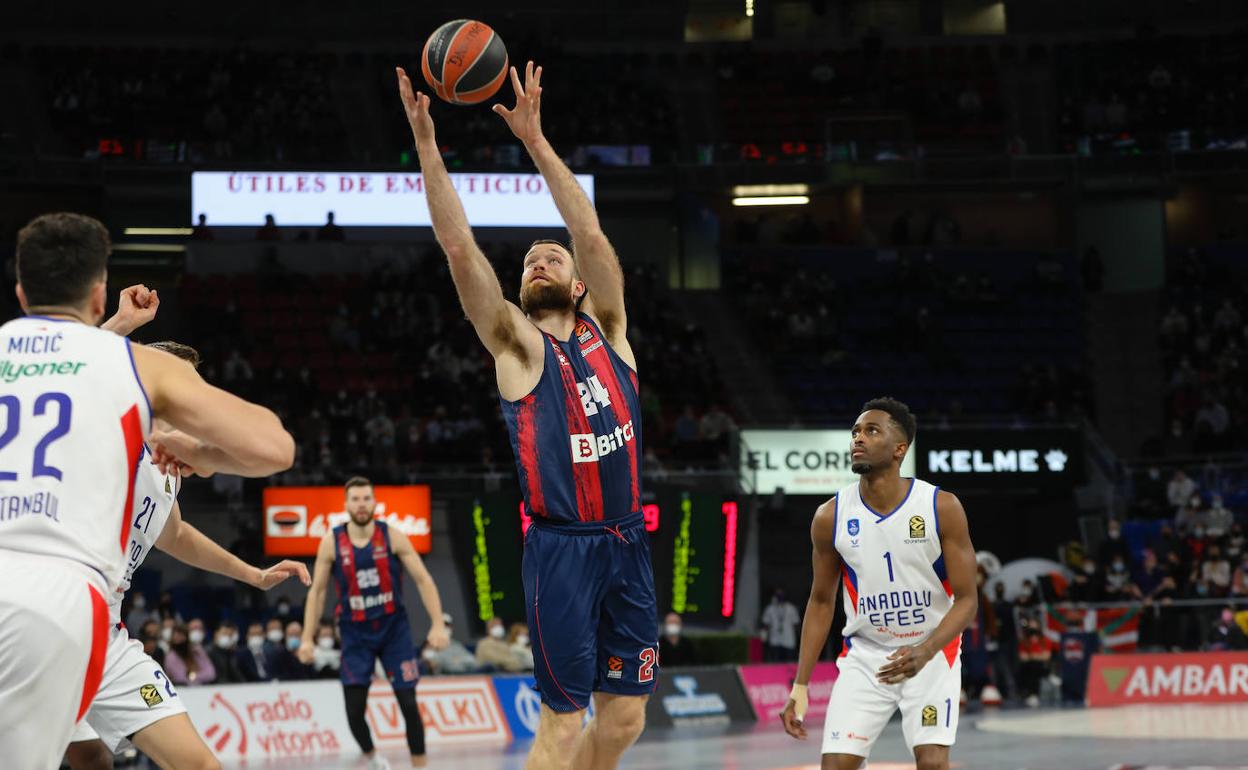 El Baskonia, entre el estreno de Wetzell y la duda de Costello