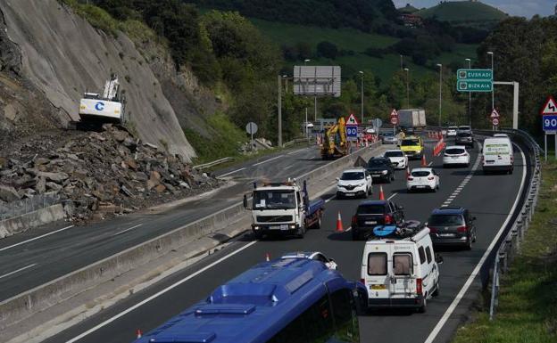 Las imágenes muestran el alcance del derrumbamiento registrado a la altura de Ontón (Castro Urdiales).