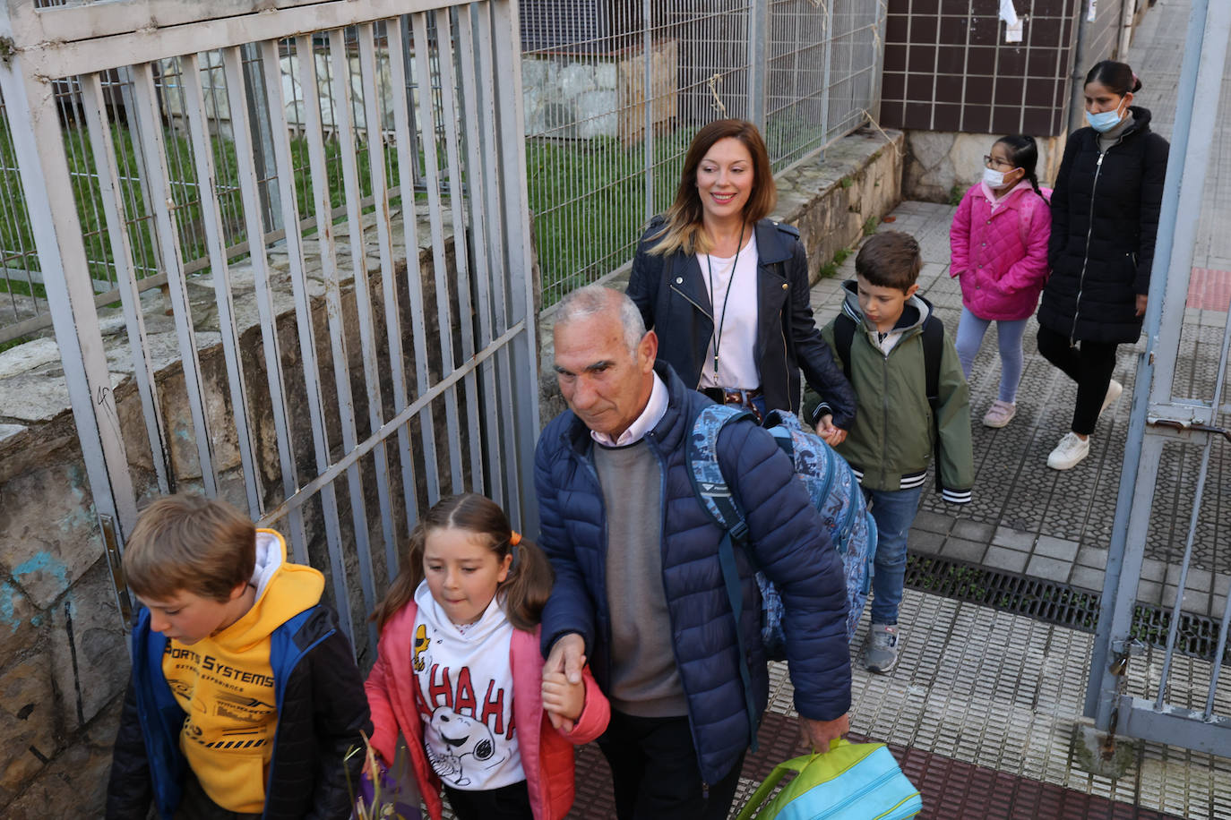 Primer día sin mascarillas en el Colegio Público Romo (Getxo). 