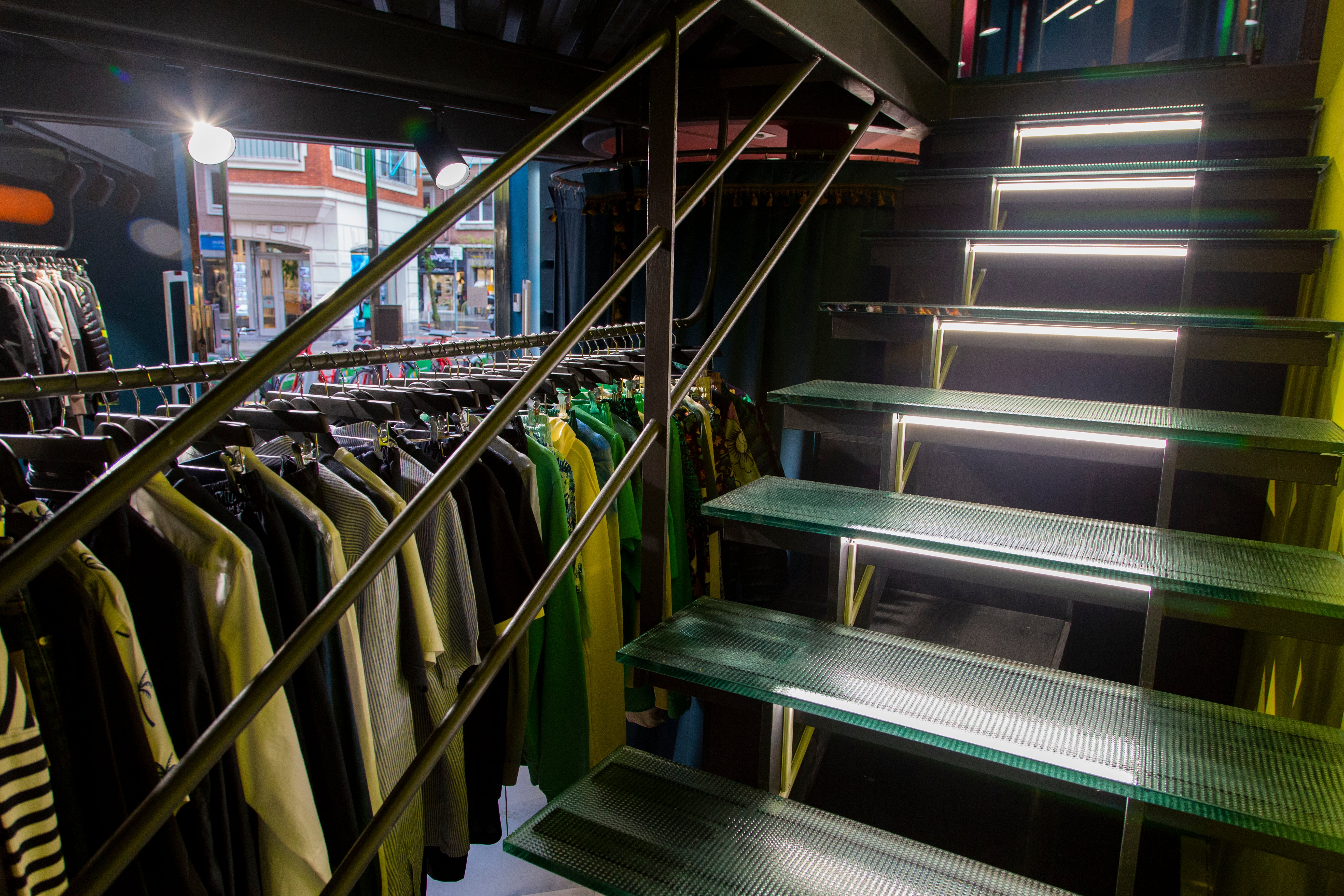 Fotos: Abre una novedosa tienda de ropa para hombre en el centro de Bilbao