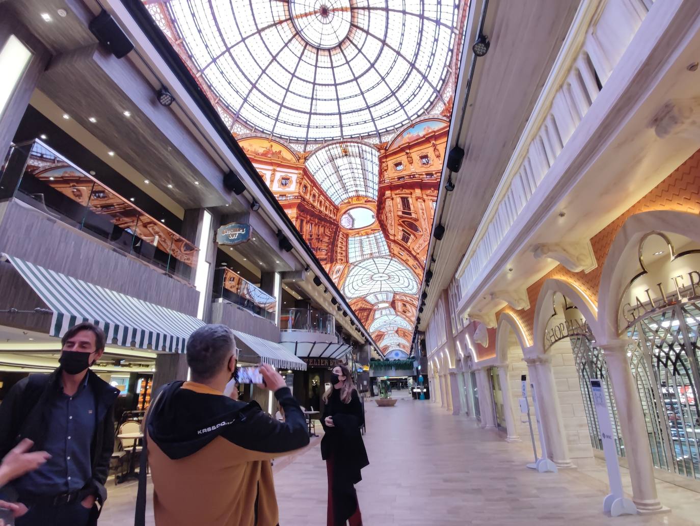 Fotos: Piscina olímpica, escaleras de Swarovski... un crucero a todo lujo en Getxo
