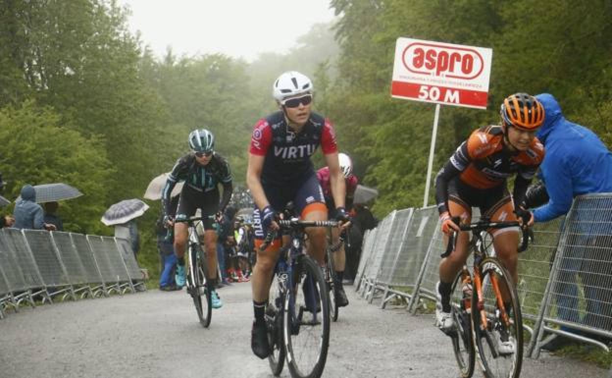 Participantes de la Emakumeen Bira. 