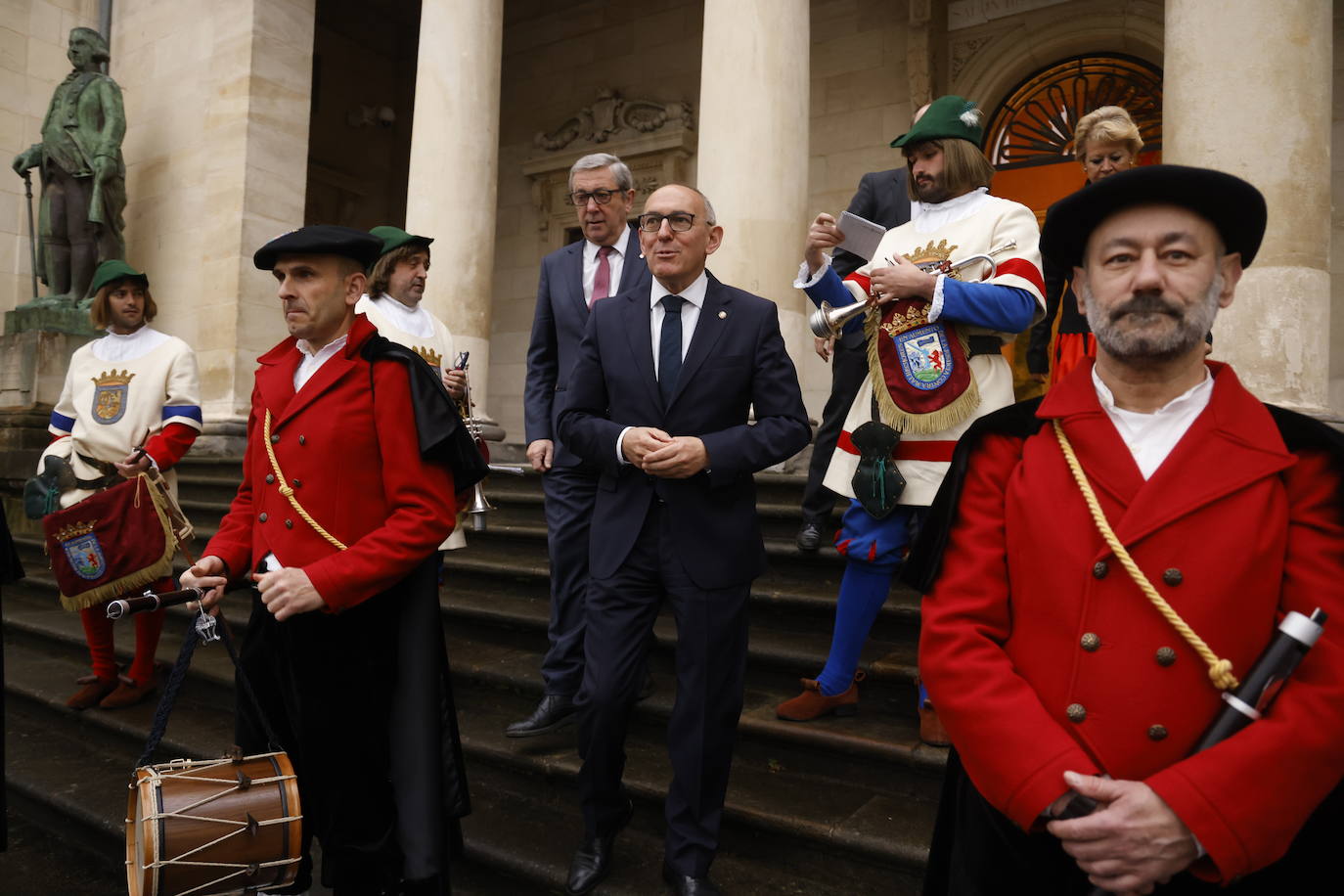 Fotos: Álava se despierta al ritmo del zortziko