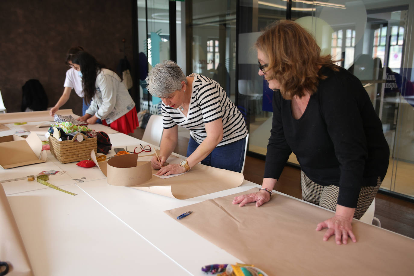 Fotos: Fashion Revolution conciencia en Bilbao sobre el lado oscuro de la moda