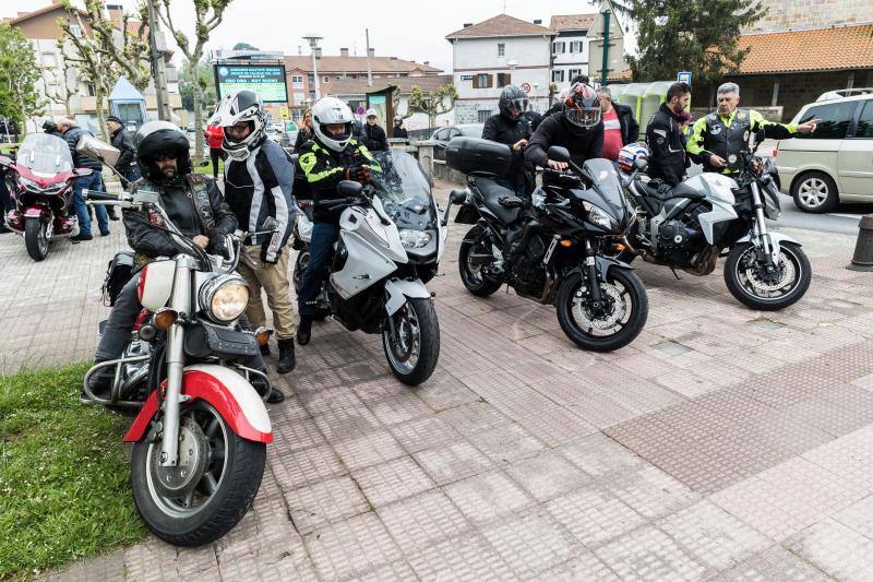 Fotos: Más de 200 moteros rugen en Loiu