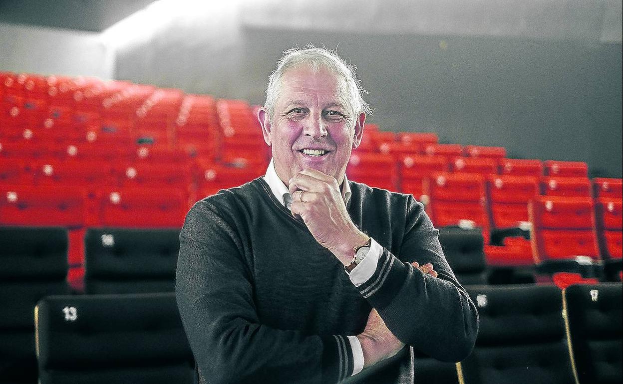 Alfonso Benegas, gerente de Areto y presidente de la Asociación de Salas de Cine de Euskadi, en los cines Plaza Coslada.