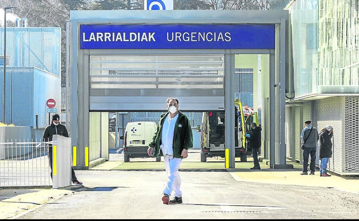 El PP denuncia esperas de «hasta seis horas» en las Urgencias de Txagorritxu