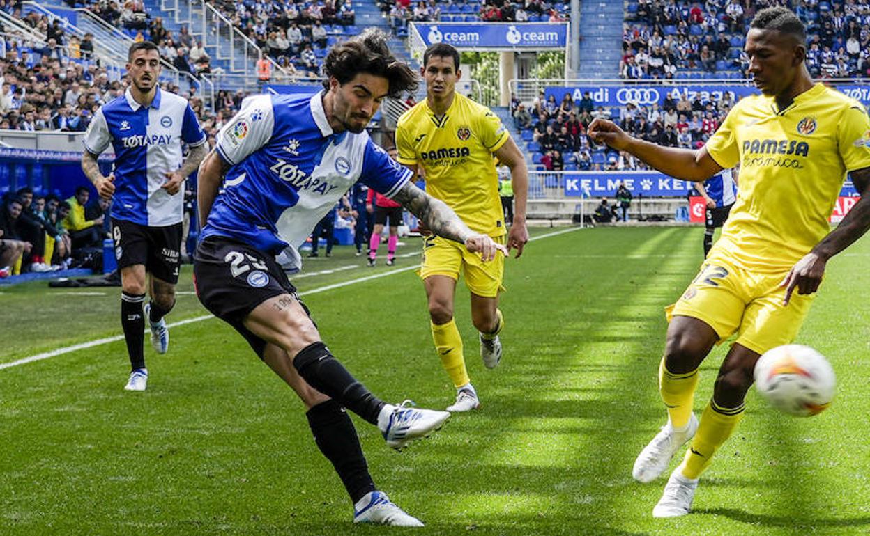 Jason, que ha perdido peso en las últimas semanas, busca un centro en el duelo contra el Villarreal. 