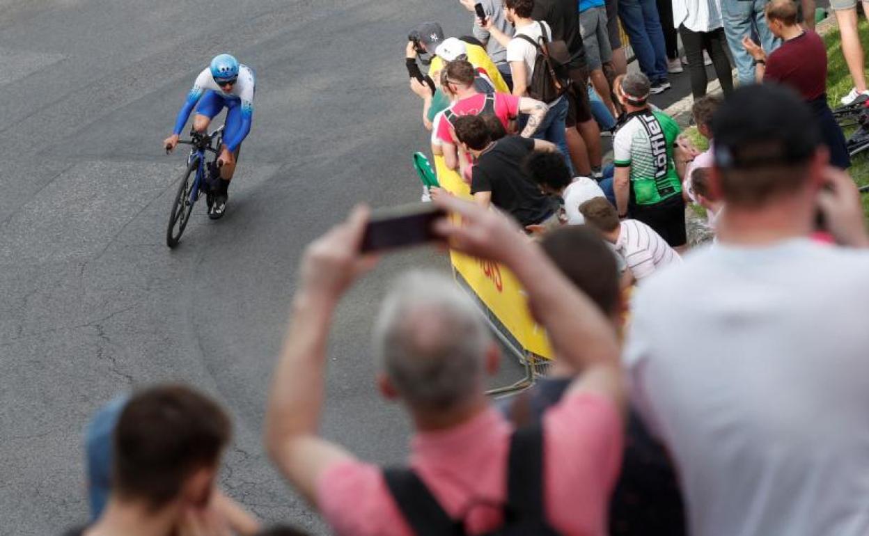 Simon Yates durante la contrarreloj de Budapest. 