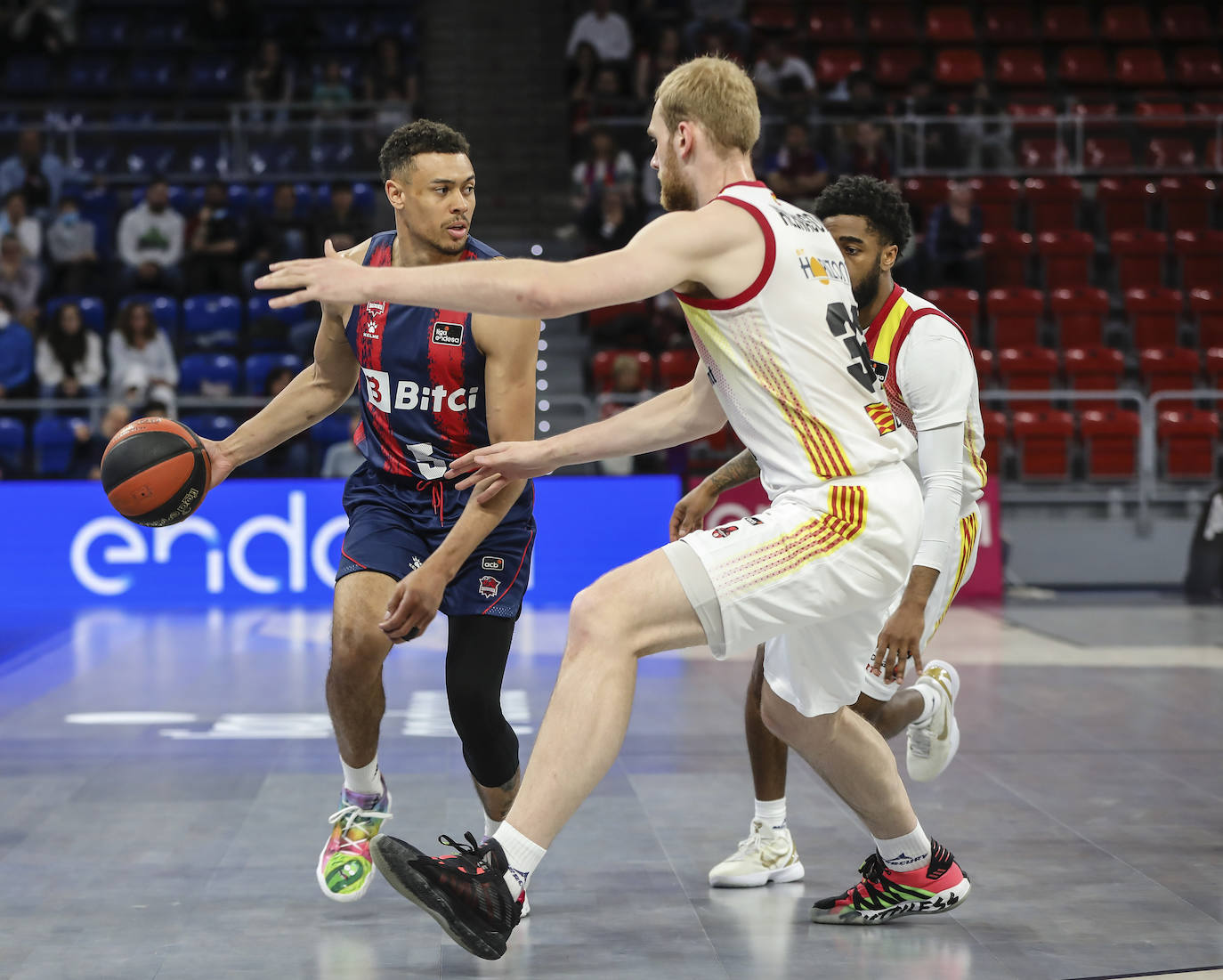 Fotos: Las mejores imágenes del Baskonia-Casademunt Zaragoza