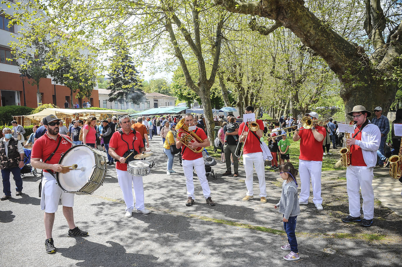 Fotos: Ambientazo en la Feria del Perritxiko de Kuartango