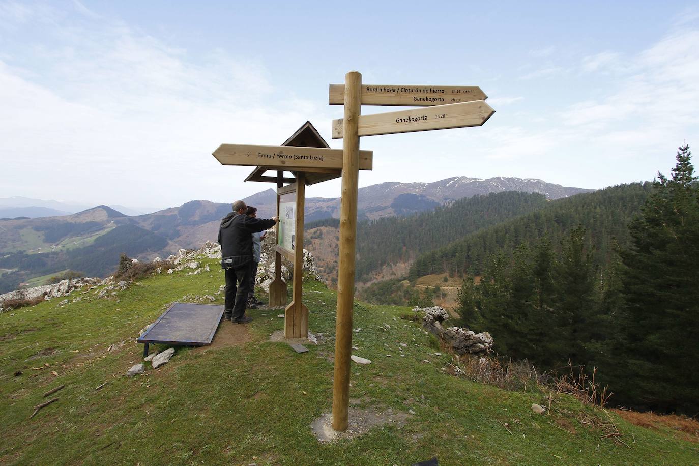 La Vía Verde por los montes de Hierro ofrece numerosos recorridos. 