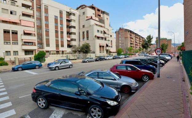 El truco para 'guardar' una plaza de aparcamiento en la calle