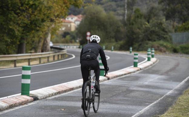 El multazo de 200 euros de la DGT a los ciclistas por no hacer este movimiento