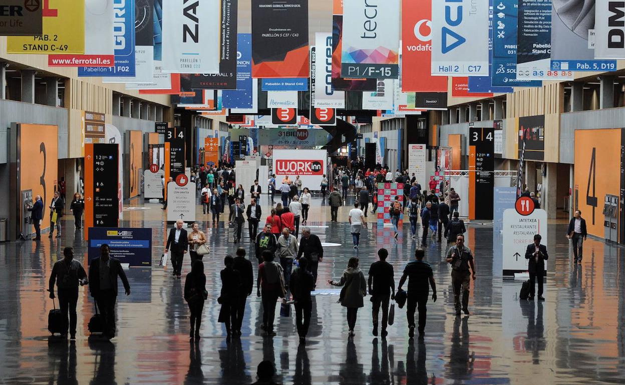 Acceso a la Bienal de Maquina Herramienta en el BEC en 2018.