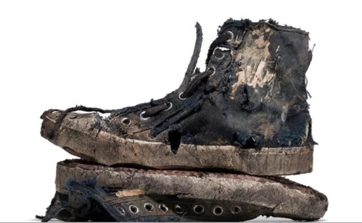 Dictar Préstamo de dinero Cambiable Balenciaga pone a la venta por 1.450 euros unas zapatillas «destrozadas» |  El Correo