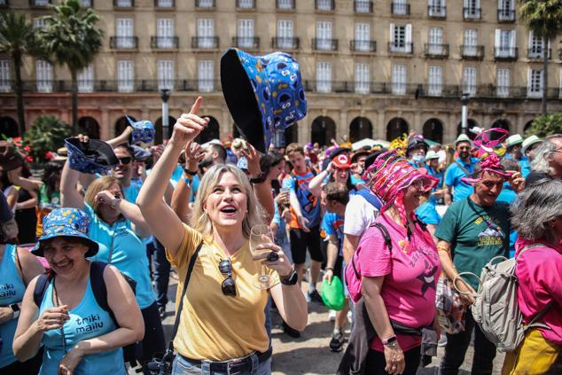 Fotos: Las comparsas de Bilbao calientan motores para la Aste Nagusia