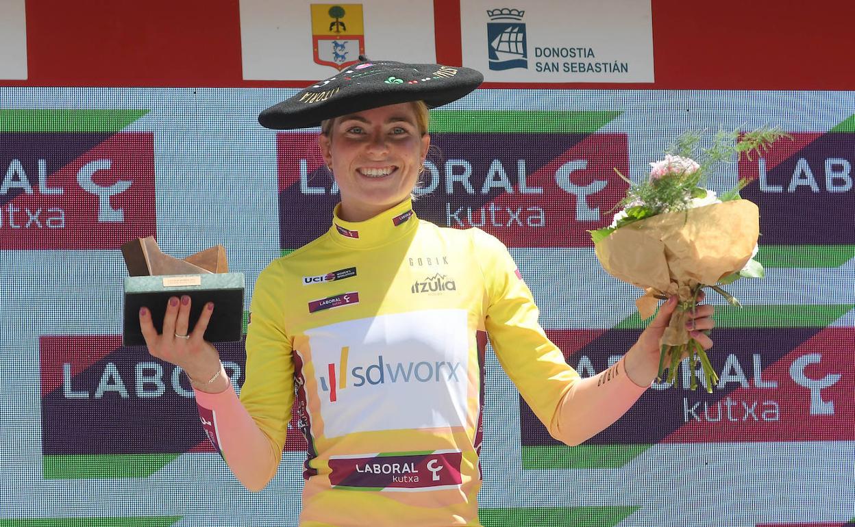 Triplete de Vollering para llevarse la primera txapela de la Itzulia Women