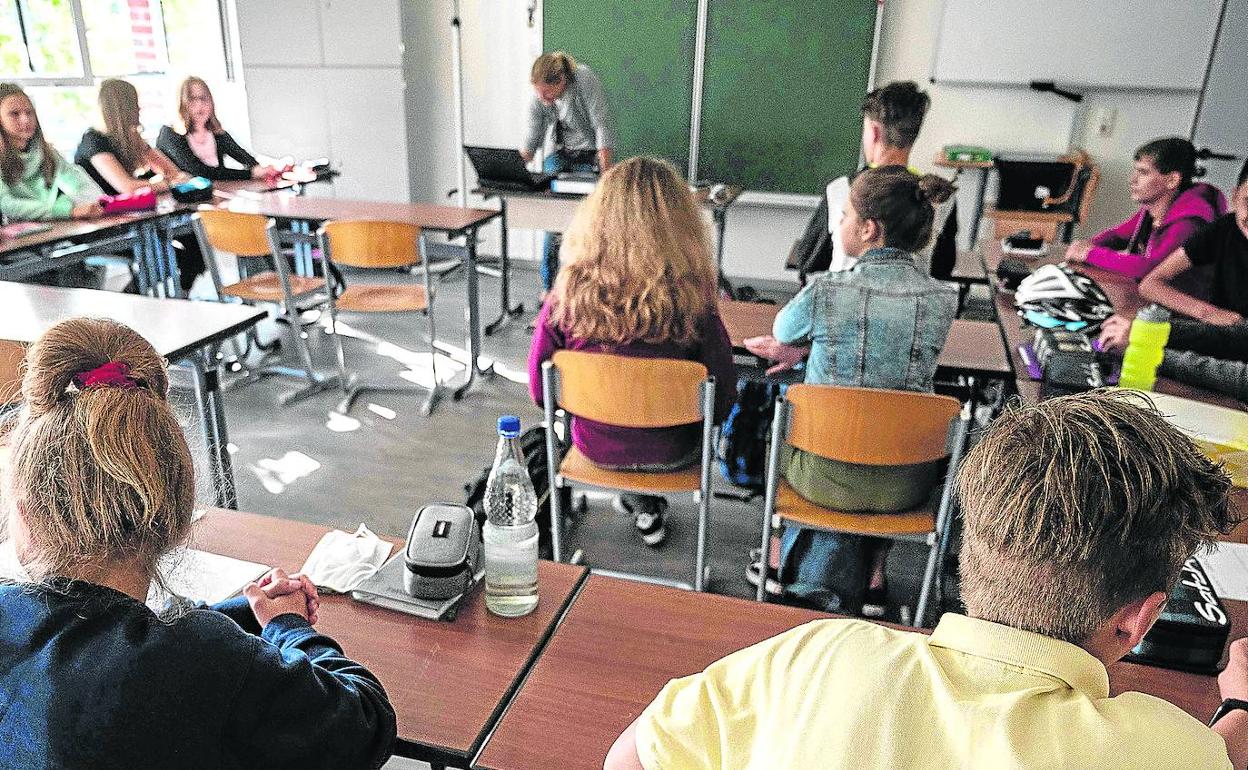 Las nuevas normativas que exige la LOMLOE, la llamada ley 'Celaá', se deben aplicar en los cursos impares. 