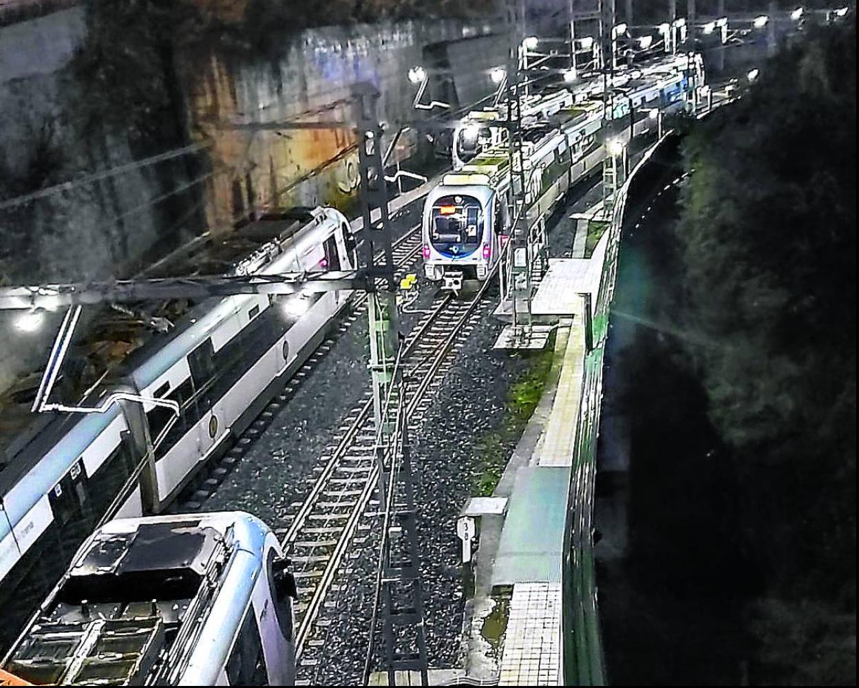 Vista de las cocheras de Kukullaga en Etxebarri, que desaparecerán para facilitar la llegada del tranvía. 