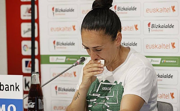La de Bergara se emocionó y tuvo que parar en varios momentos su intervención. 
