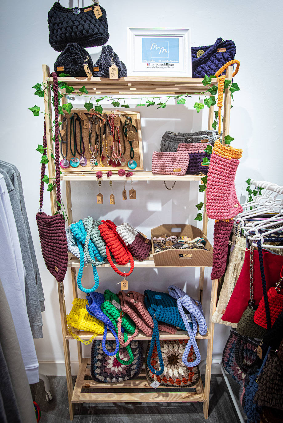 Fotos: Una tienda con diez firmas de mujeres artesanas abre sus puertas frente al Museo de Bellas Artes