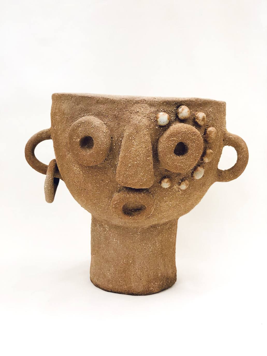 Fotos: Una profesora de Algorta crea originales jarrones inspirados en las historias de sus alumnos