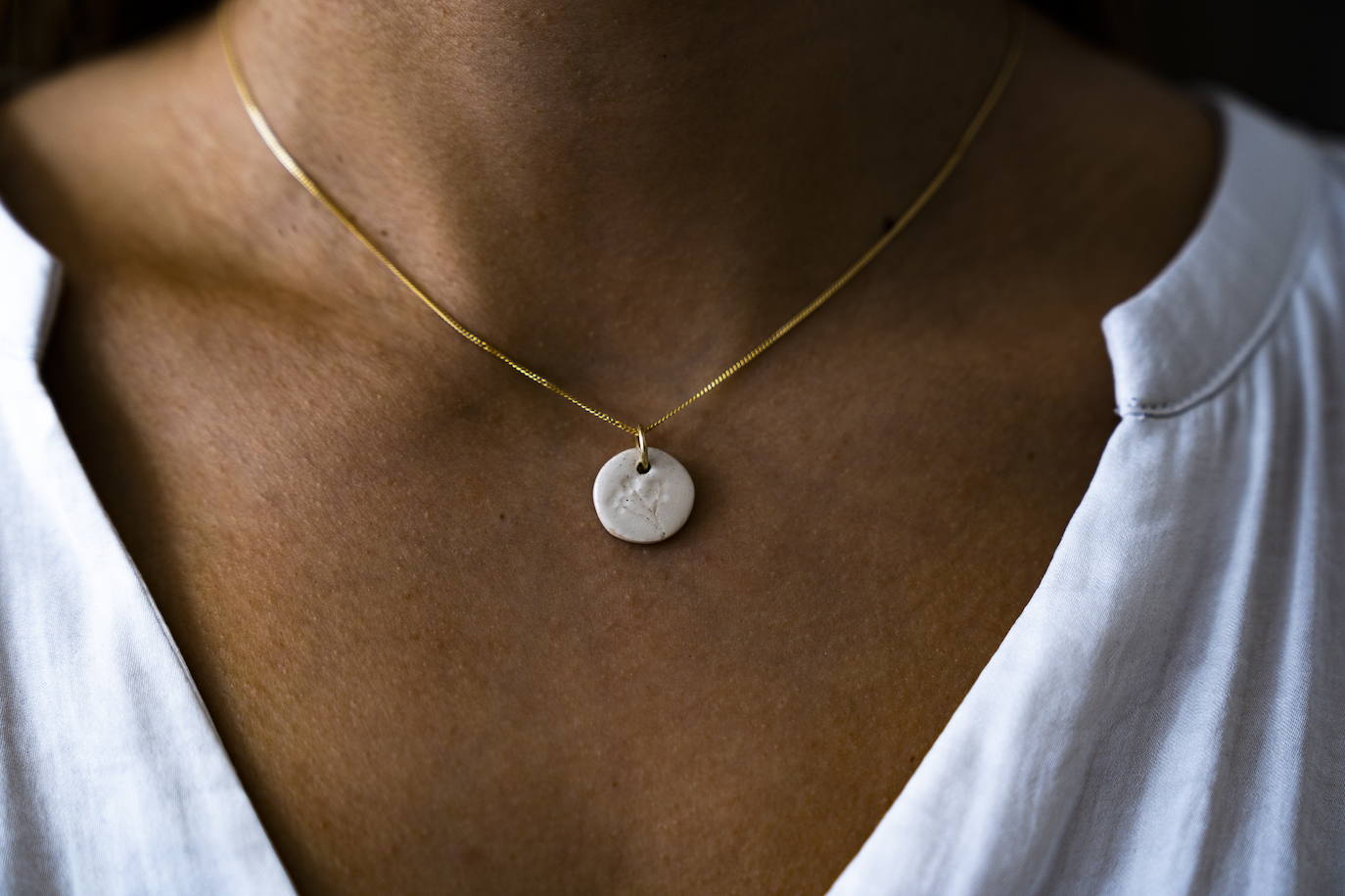 Fotos: Una profesora de Algorta crea originales jarrones inspirados en las historias de sus alumnos