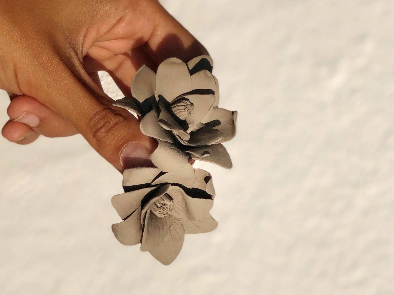 Fotos: Una profesora de Algorta crea originales jarrones inspirados en las historias de sus alumnos