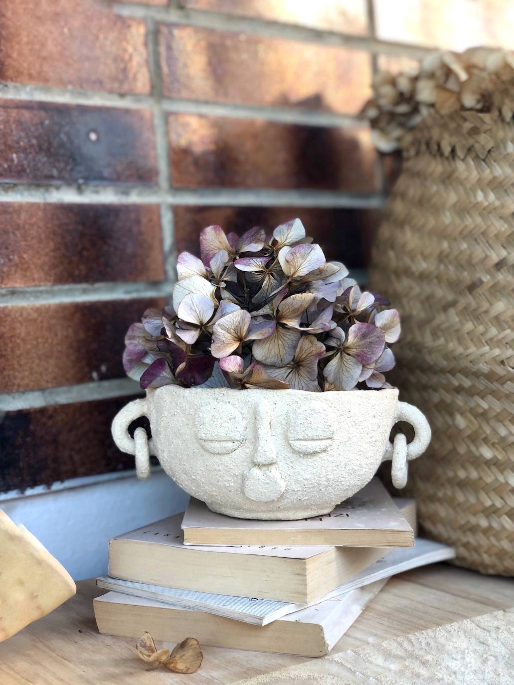 Fotos: Una profesora de Algorta crea originales jarrones inspirados en las historias de sus alumnos