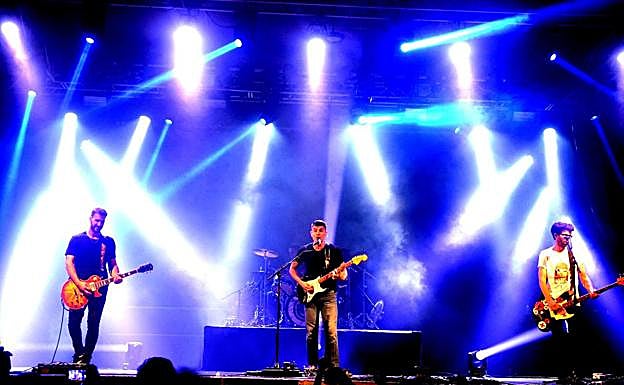Sergio, Álvaro y Pablo en la fila delantera. CARLOS Gª AZPIAZU