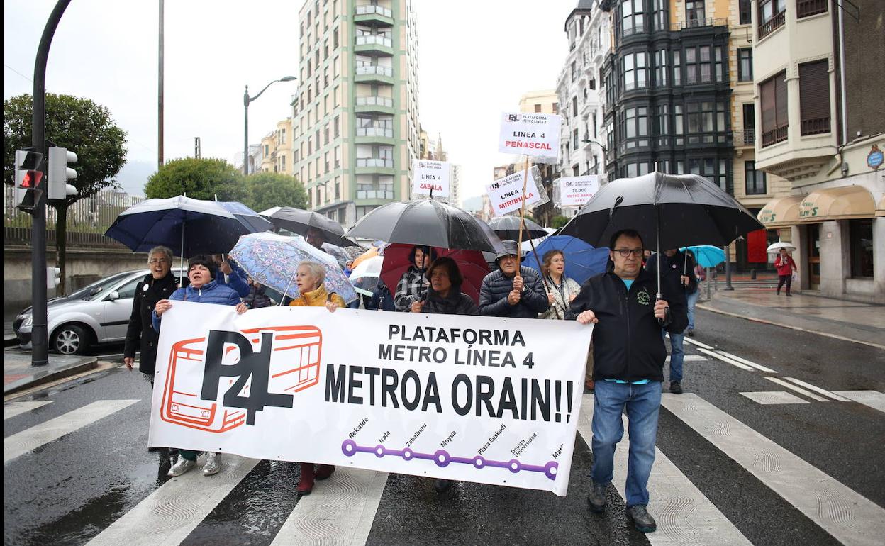 Manifestación el año pasado en favor de la Línea 4. 