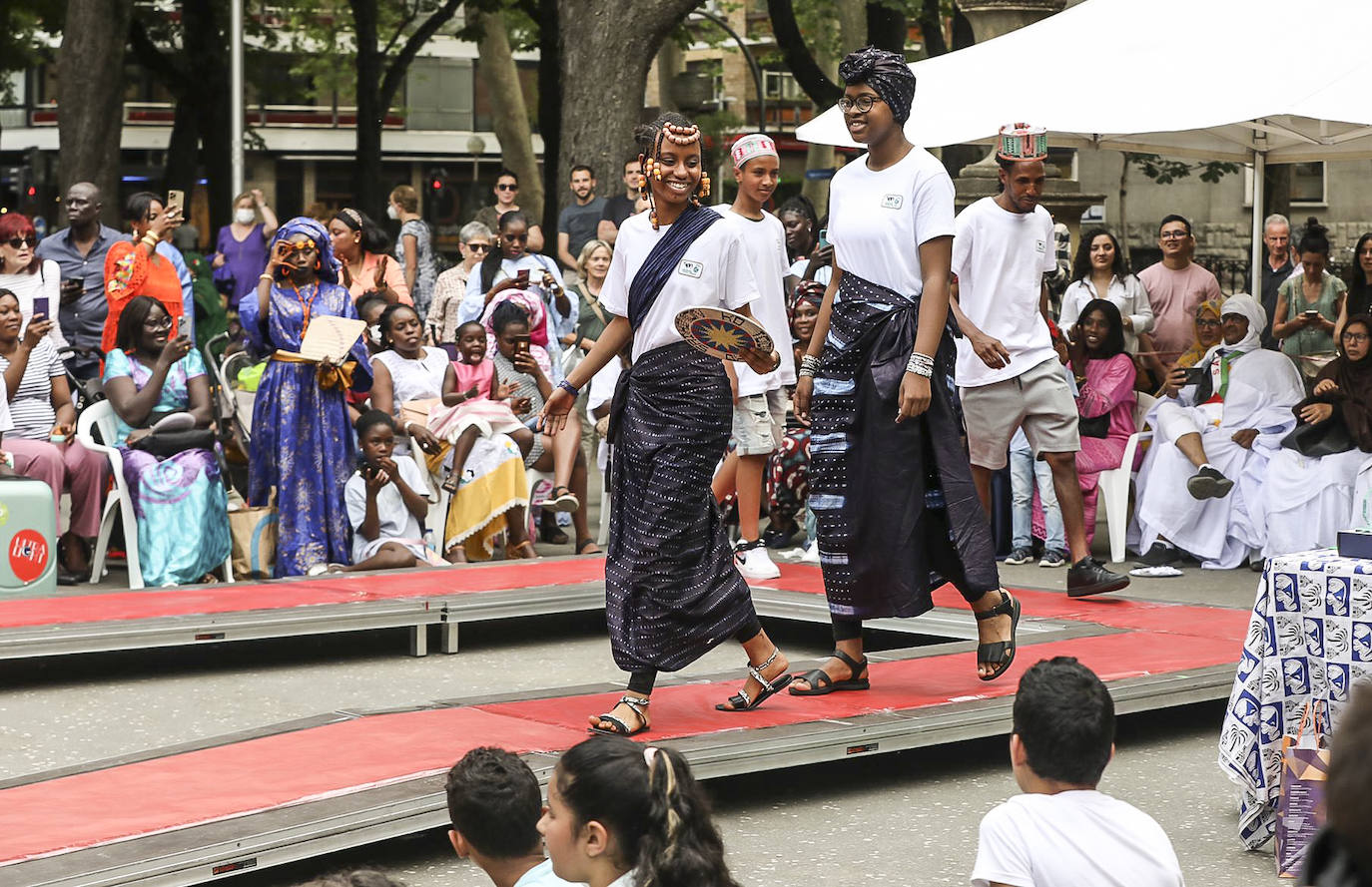 Fotos: Desfile de moda africana en el parque de la Florida