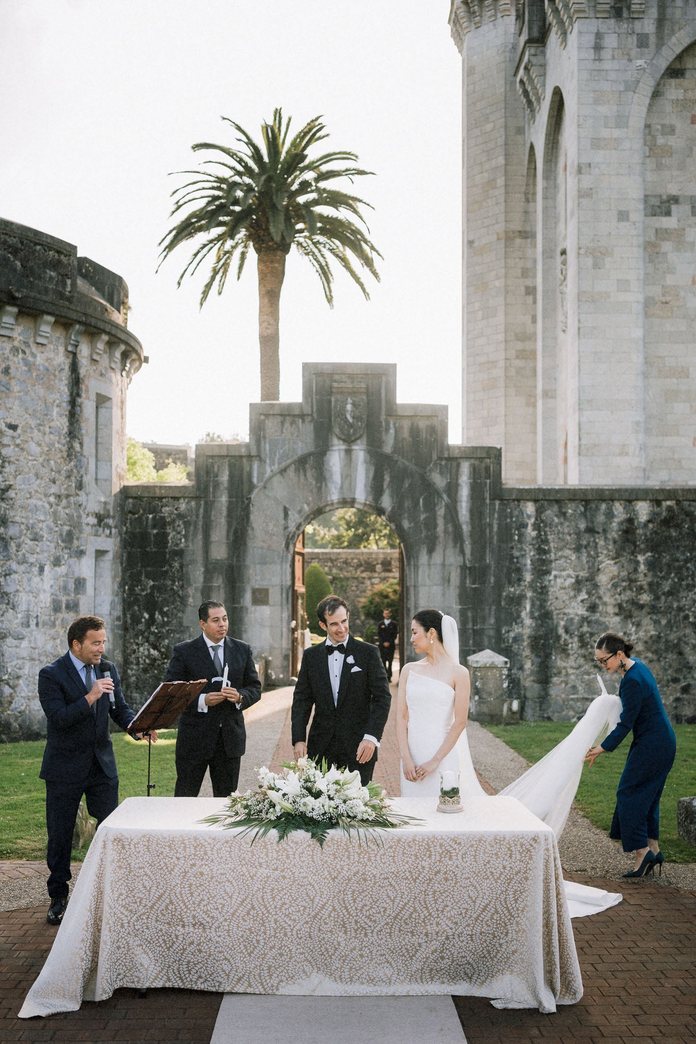 Fotos: La boda de Asako y Alfonso en el Castillo de Arteaga