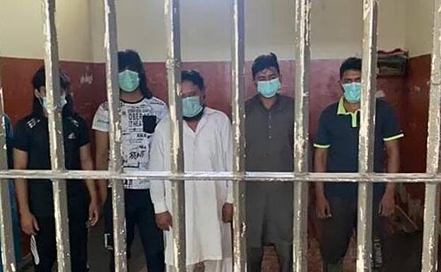 Los seis hombres arrestados por el crimen. (Policía de Punjab)