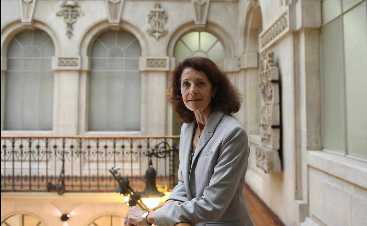 Sandra Lavorel posa en la sede de la Fundación BBVA en Bilbao. 