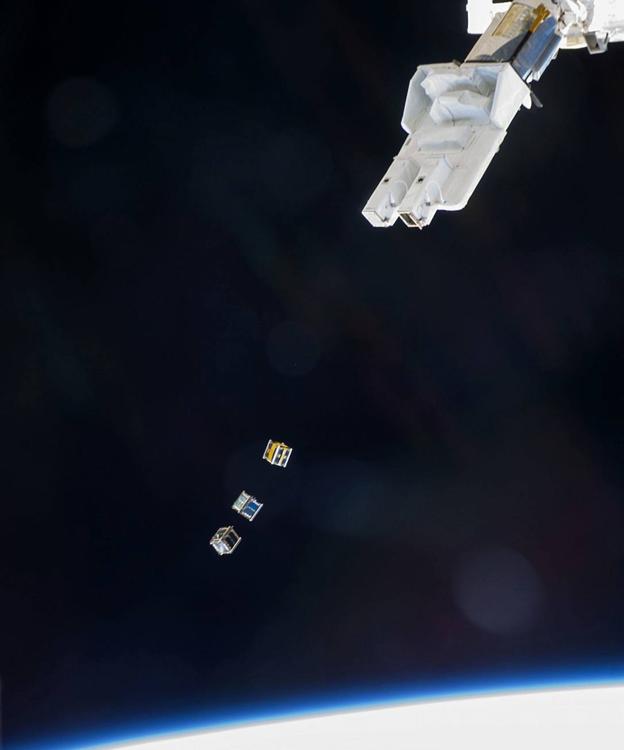La Estación Espacial pone en órbita tres 'cubesats'.