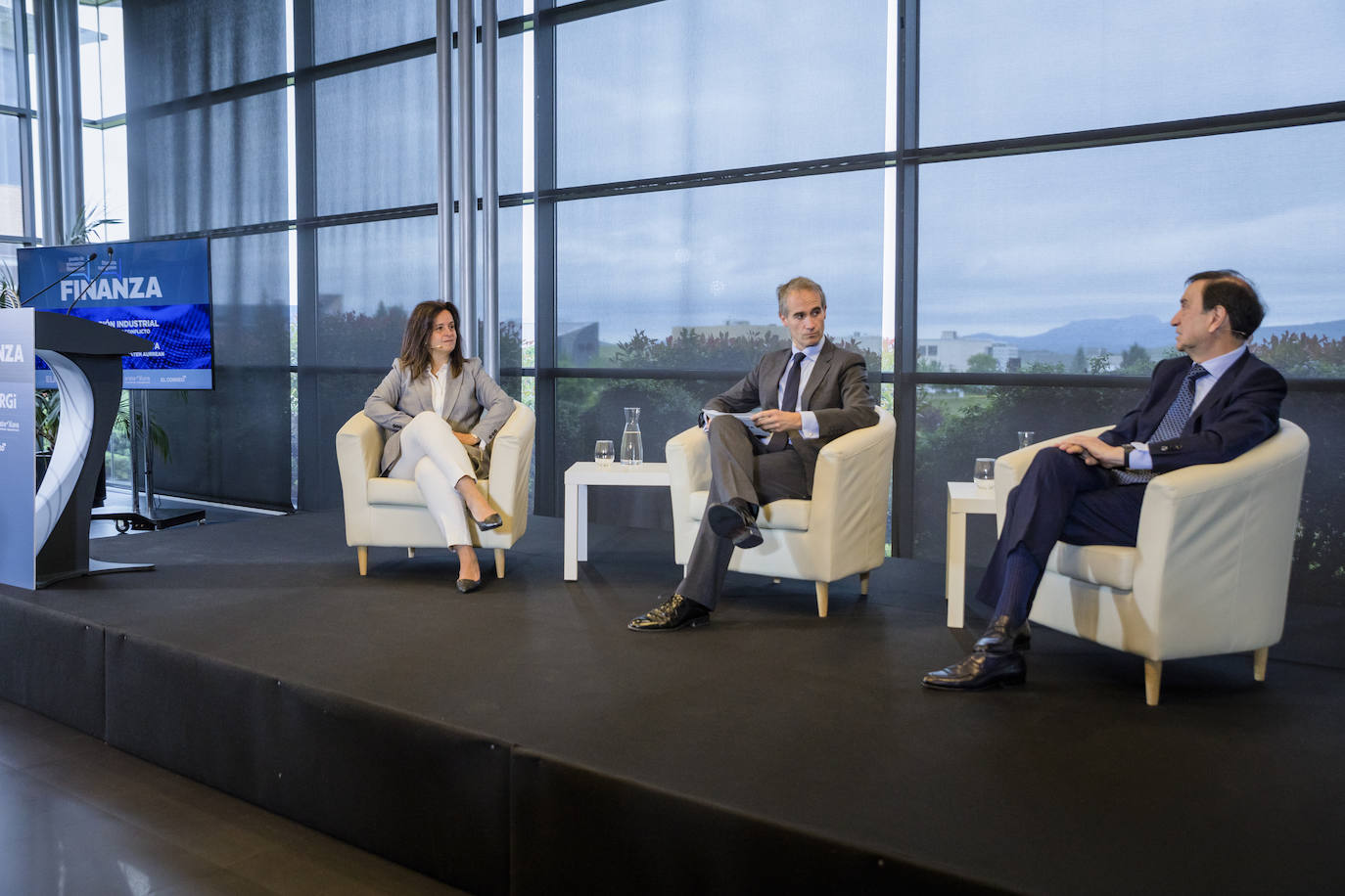 Fotos: El Parque Tecnológico de Álava, escenario del Foro Finanza