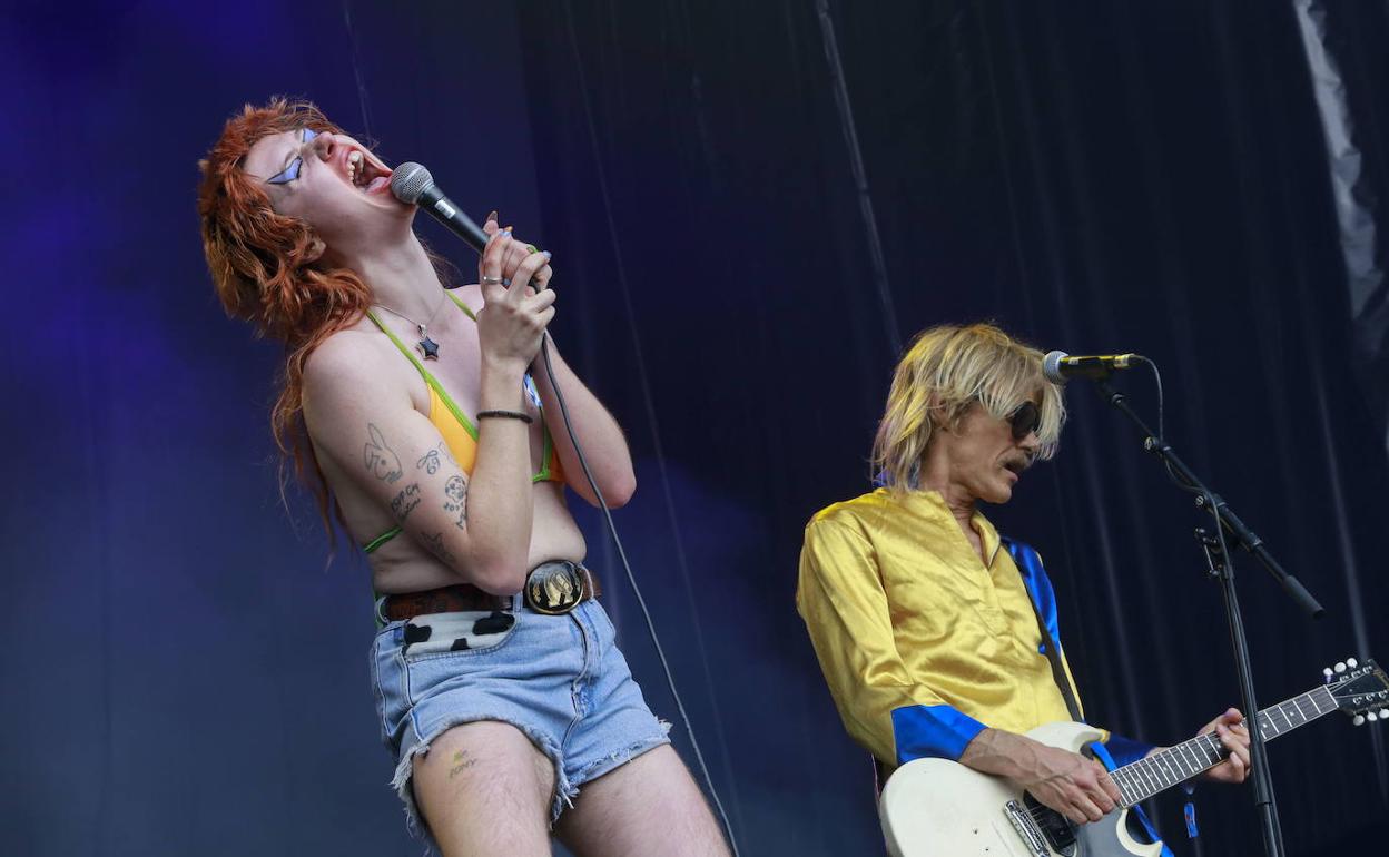 Surfbort, durante su actuación en el Azkena Rock Festival en 2019.