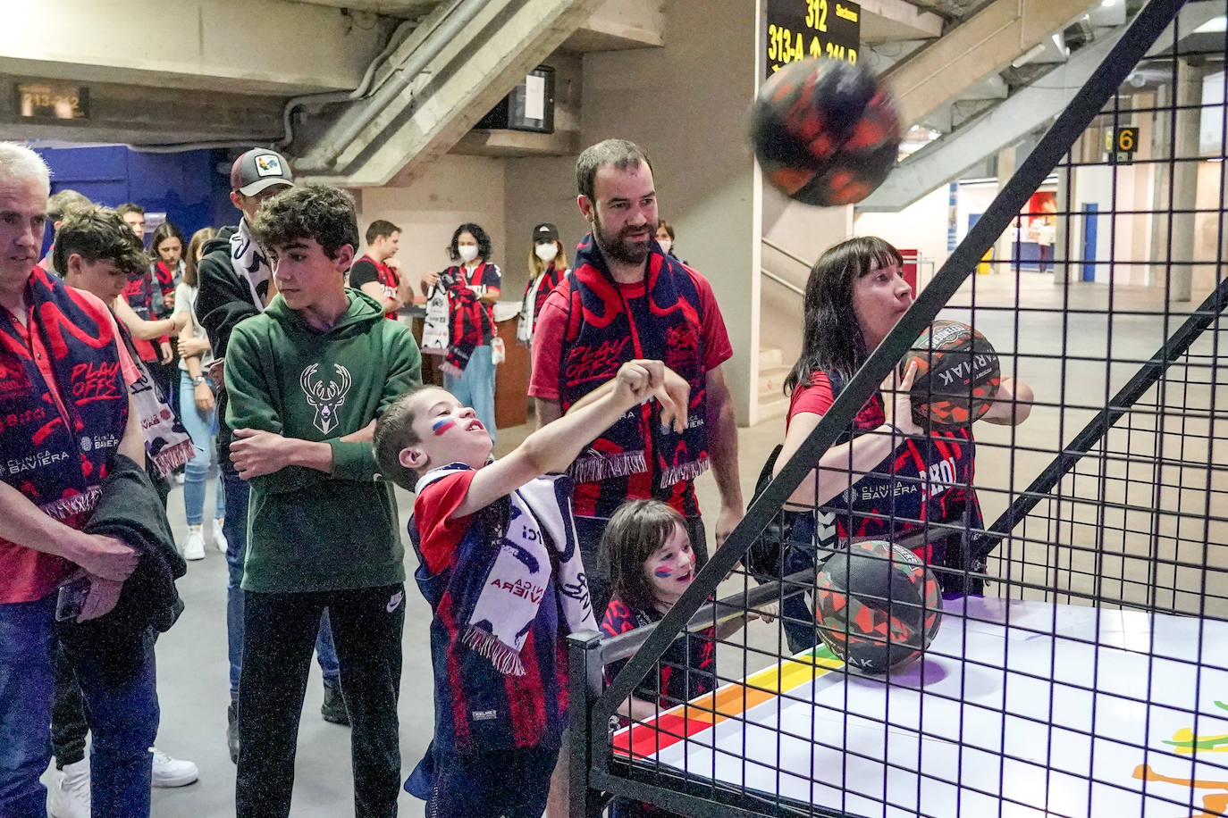 Fotos: Gran ambiente en el Buesa Arena