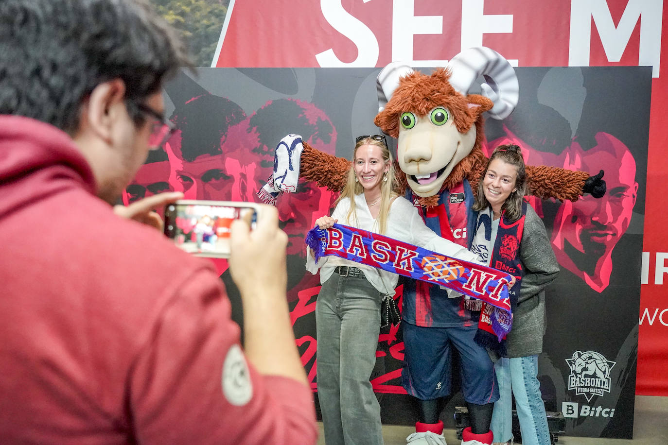 Fotos: Gran ambiente en el Buesa Arena