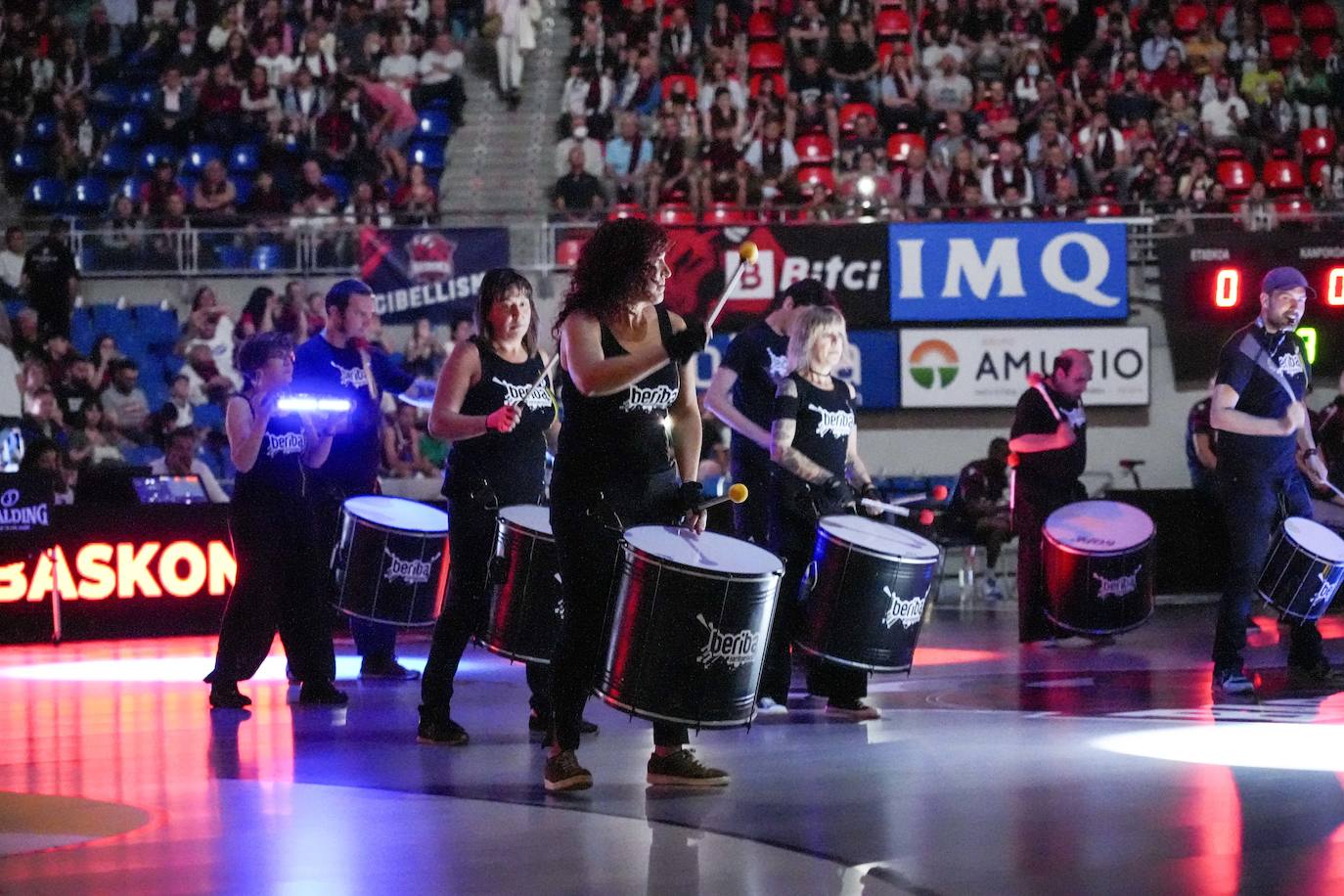 Fotos: Gran ambiente en el Buesa Arena