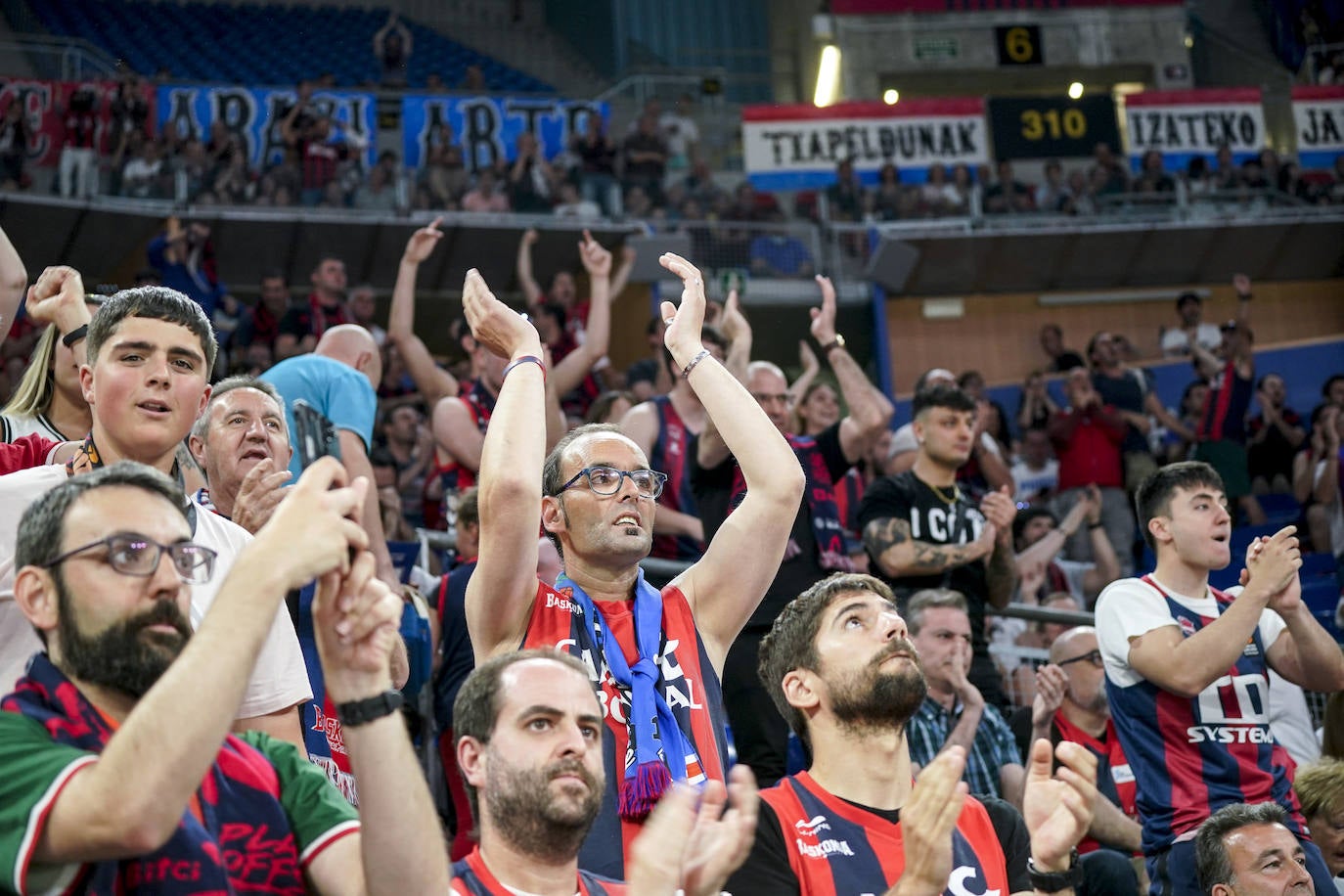 Fotos: Gran ambiente en el Buesa Arena