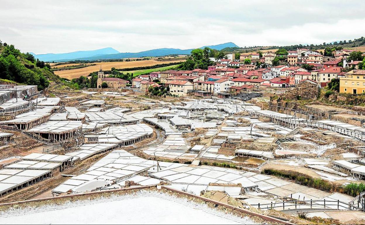 La variante busca reducir el paso de vehículos ligeros y pesados en Salinas de Añana.